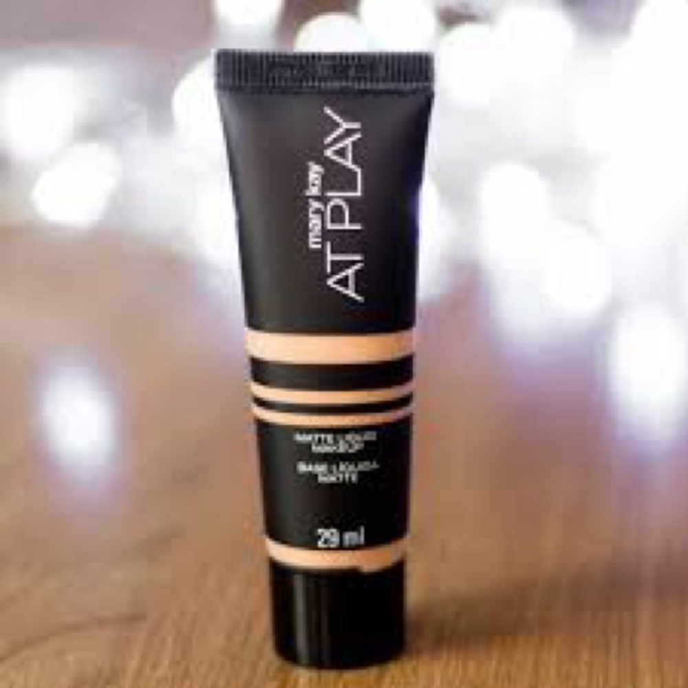 AT PLAY MATTE LIQUID MAKEUP DEEP TAN